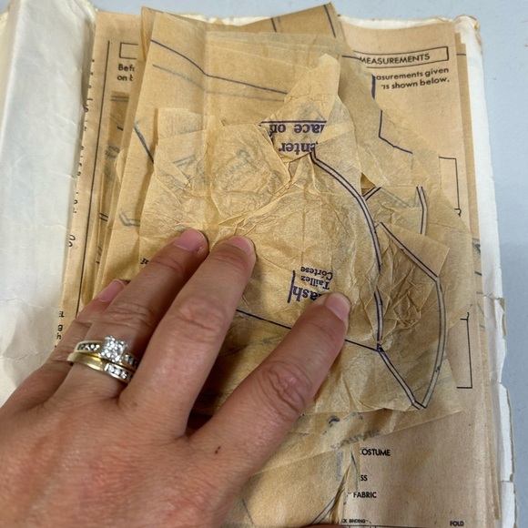 4/$50 McCall 6614 Kids Halloween Witch Costume - Angel size 2-12 🪡 - Picture 3 of 6